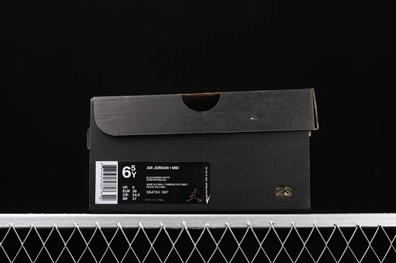 All categories Air Jordan Jordan series basketball shoes Air Jordan 1 Mid Air Jordan 1 Mid AJ1 Joe 1 mid-top black and white green basketball shoes 554724-067